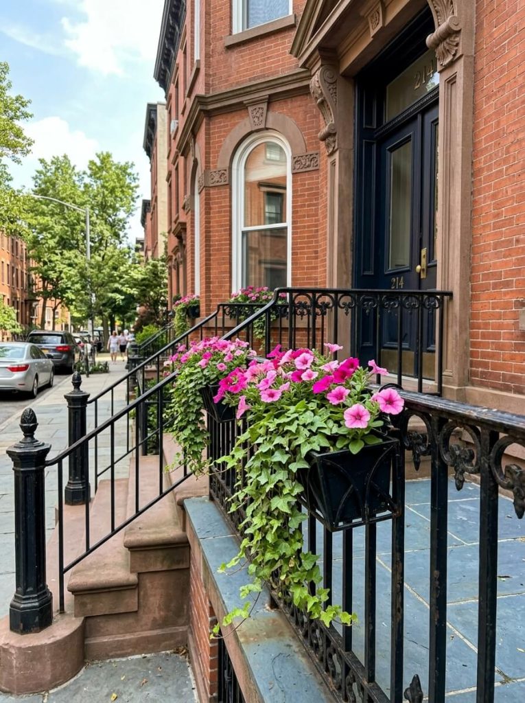 20 Easy Front Porch Decorating Ideas to Try in Summer 2026